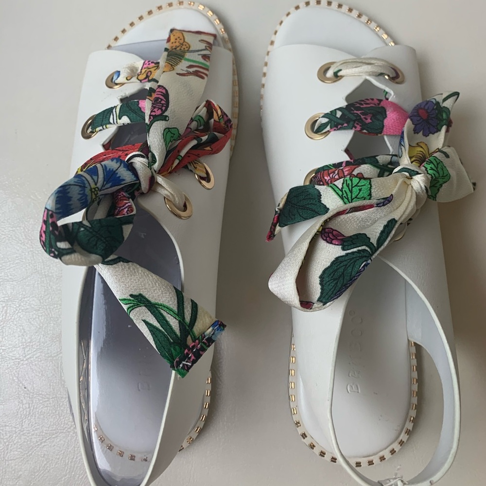 Women’s white Sandles Size 8.5